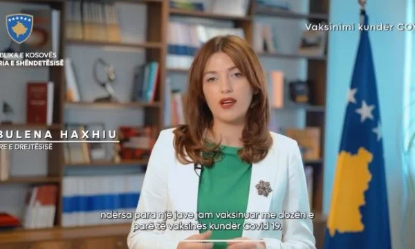 Ministrja Haxhiu me thirrje për nënat gjidhënëse: Vaksinohuni sa më parë
