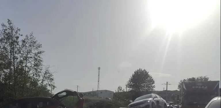 Tri vetura të përfshira në aksidentin në hyrje të Prizrenit, policia po bën përpjekje për lirimin e rrugës