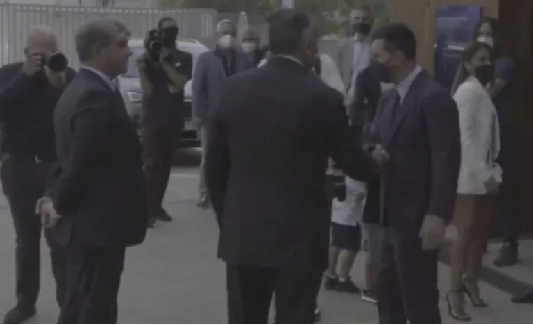 Përshëndetja ‘akull’ e Messit me Laporta po nxit dyshime se kush është fajtori për largimin e argjentinasit