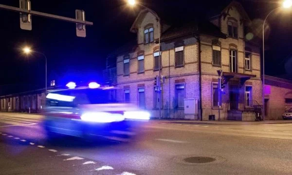 Gjuajtje me armë zjarri mes kosovarëve në Zvicër, 23-vjeçari e plagos një 46-vjeçar dhe gruan e tij
