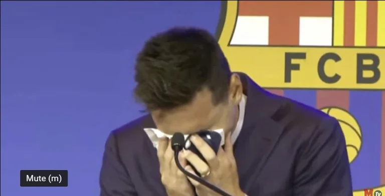Sin decir una palabra, el Mess estalla en lágrimas
