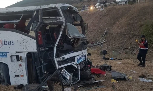 Autobusi humb kontrollin dhe del nga rruga në Turqi, 15 të vdekur dhe 17 të plagosur