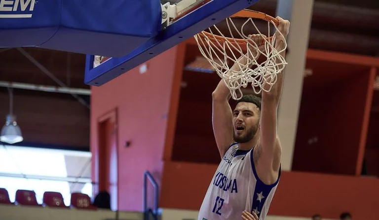 Le Kosovo brille en Andorre, assure la finale