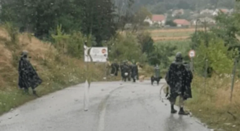 Serbische Gendarmes kommen weiterhin Karacheva ein, Einwohner bitten Osman Kurti um Hilfe