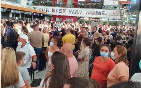 Zwei Flughafenangestellte werden physisch angegriffen bei “Adem Jashari”