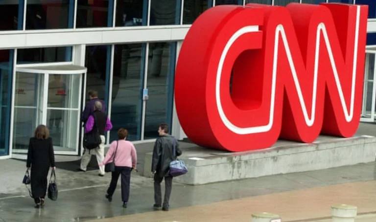 CNN a licencié trois employés : Ils sont allés dans un bureau inexploré