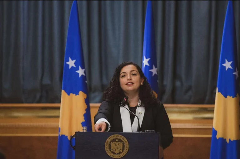 Pourquoi l'Assemblée choisit-elle d'urgence le public général, proposé hier par Osman?