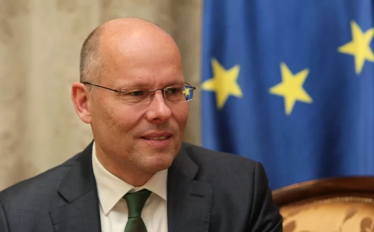 American Diplomat: Sprechend, dass Frühwahlen in Kosovo sein könnten
