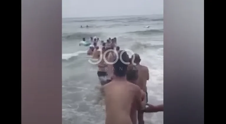 Kritische Momente in Stingen: Andere Bilder wie neun Menschen auf dem Meer gerettet wurden