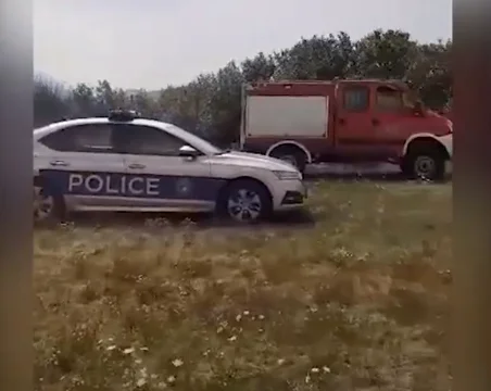 Fuego incluso en Podujevo, quemando una casa