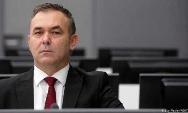 Rexhep Selimis Anwalt explodiert gegen den französischen Richter: “abuser”, “Speccres”