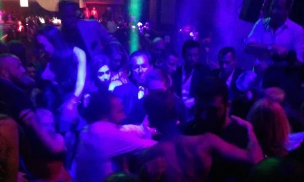 Frappe massive de lunettes de verre à un local de Prizren, six personnes arrêtées