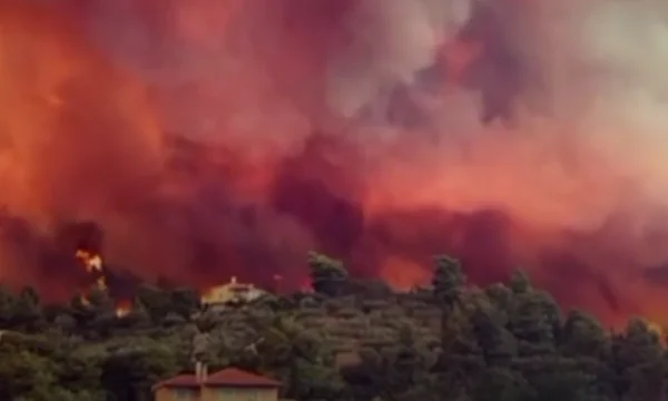 Ansicht: Feuer “extends” Alles in Griechenland