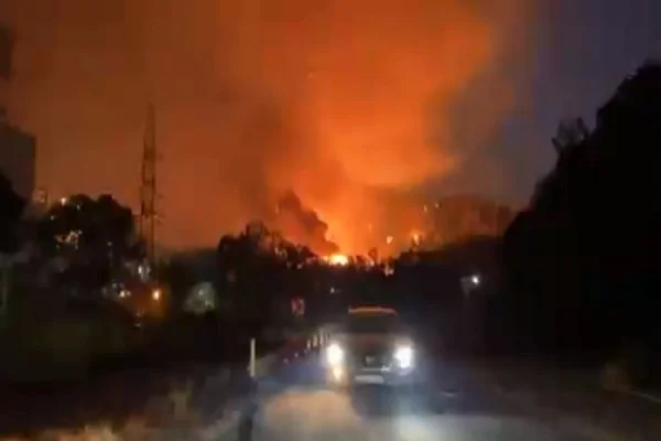Les risques augmentent en Turquie, les flammes incluent la centrale thermique