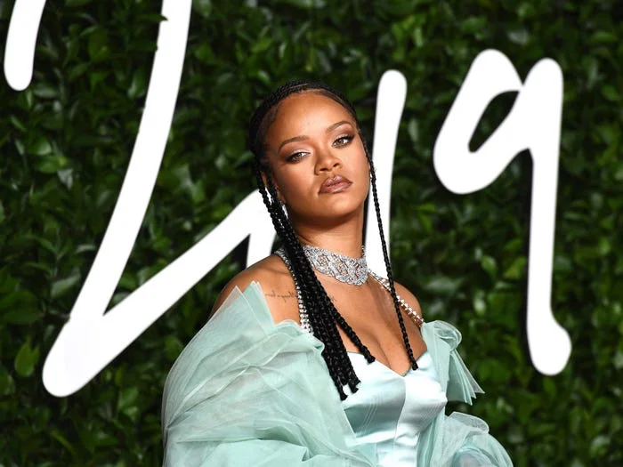 Rihanna ist jetzt der reichste Musiker der Welt und wird zu einem Mrd.