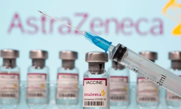 Qué nuevo estudio británico revela sobre los efectos de las vacunas AstraZeneca y Pfizer