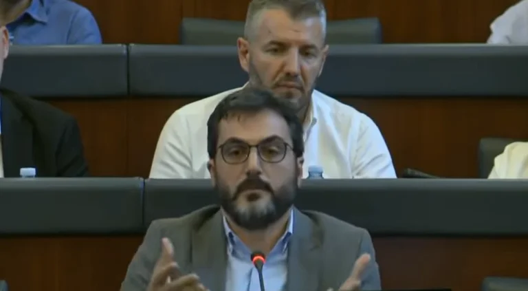 La excusa del empleo familiar: el discurso vergonzoso del diputado VV