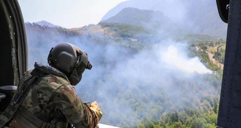 Les écuries de Dinny, les forêts, les maisons sont interviewées par certains : Police du Kosovo Fournir des détails sur les situations d'incendie