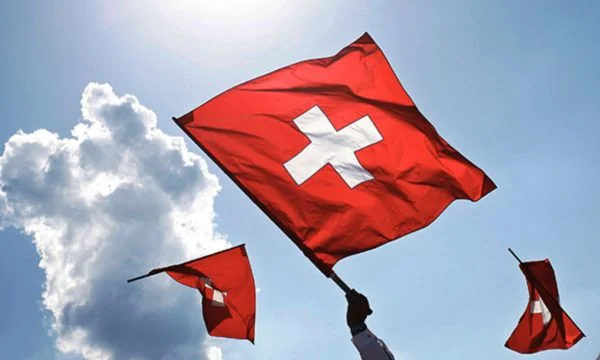 La Svizzera rimuove gli ultimi posti dalla lista dei rischi, più s'ka in quarantena