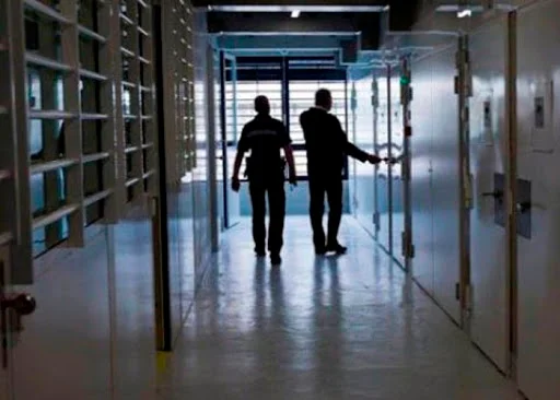 La sospensione del Guardian, ha battuto il prigioniero