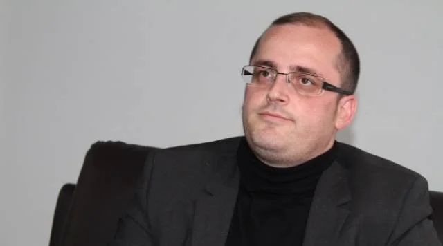 Direttore dell'Intelligence finanziaria Scaricato dopo la intercettazione
