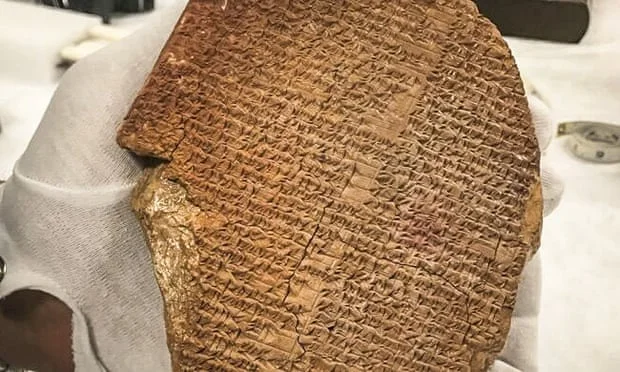 America returns 17 thousand stolen artifacts to Iraq, including the Gilgamesh plaque