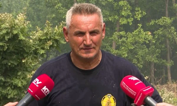 Suhareka combate fuegos con 12 bomberos
