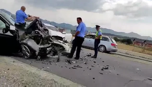 incidente pesante tra due auto a Gjakova, otto feriti