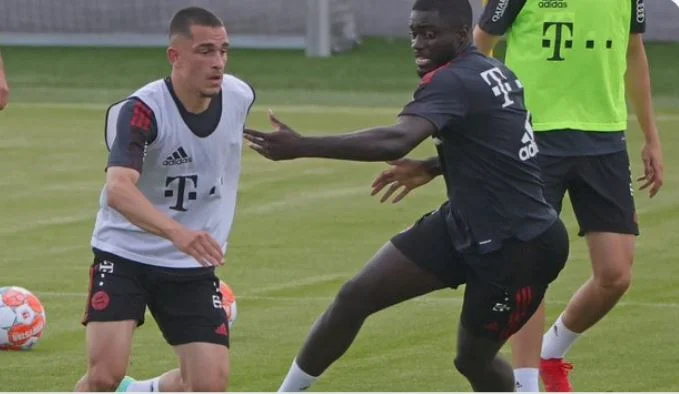 Official: Ein Kosovar bei Bayern Arioon Ibrahimovic unterzeichnet neue Verträge mit den Bavarres