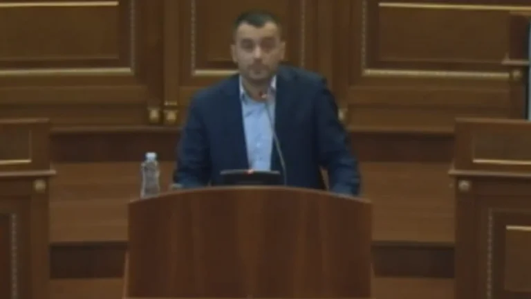 Rexhaj de LVV critique l'opposition à la jalousie