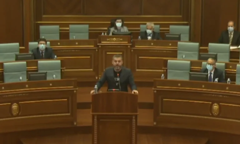 Kastrati: He cloned a tieless Albie saying to him: criminal, traitor, what are you grinning about?