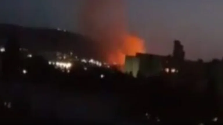 Un grand feu inclut Fushe Kosovo