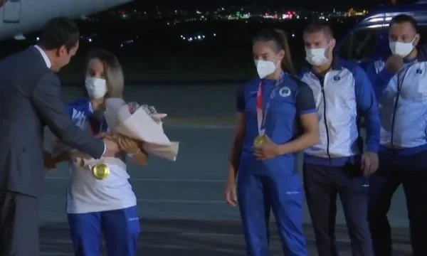 I campioni olimpici vanno giù a Dear Land