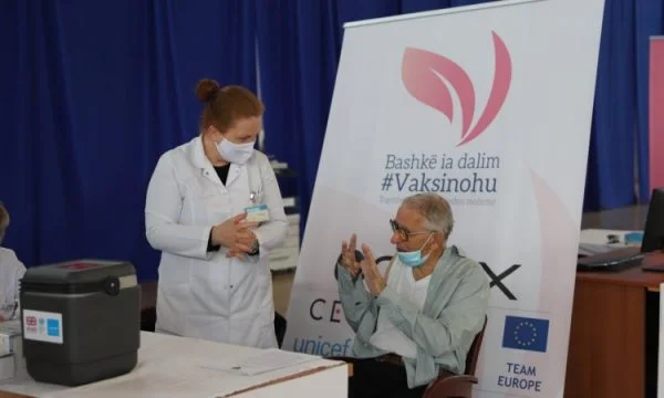 Komunat gati për vaksinimin masiv, MSH angazhon 422 infermierë shtesë