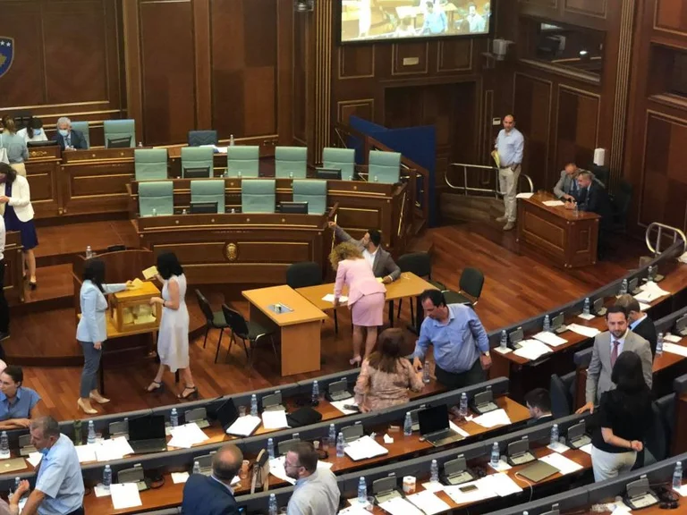 La elección de tres miembros del KPM falla