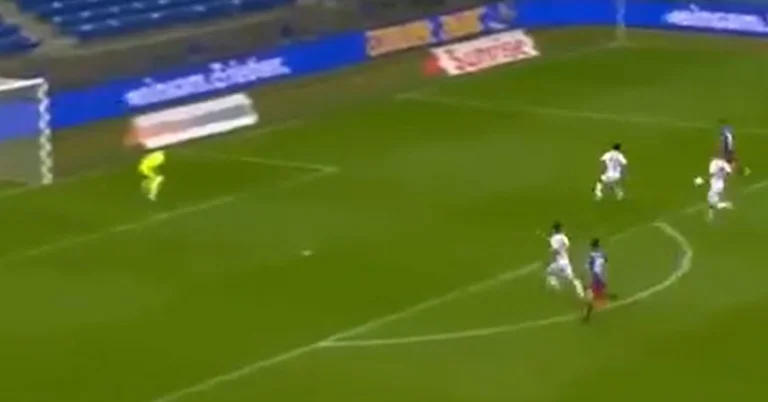 Due assistenti nella prima parte: Zegrov sta servendo tutto sul suo piatto per i suoi compagni di squadra.