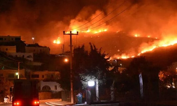 Turqia evakuon turistët e tronditur nga zjarret në Bodrum