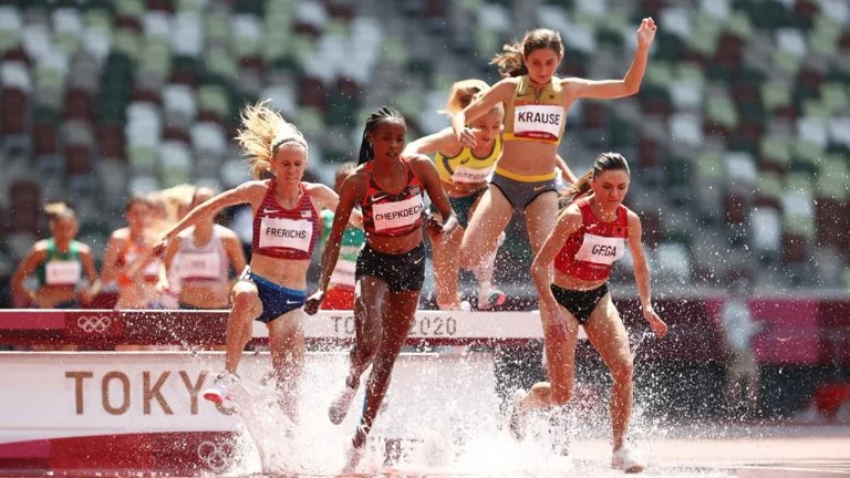 Louise Gega sécurise la finale olympique en 3000m d'obstacles