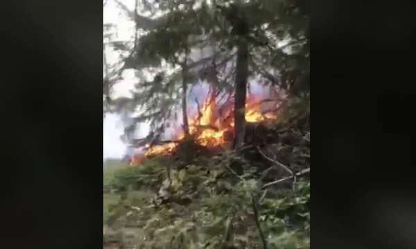 Malet e Rugovës vazhdojnë të digjen nga zjarri bubulak, pamje nga vendi i ngjarjes
