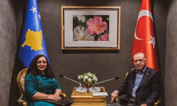 Vjosa Osmani scrive a Erdogan dopo gli incendi in Turchia: il Kosovo è con voi