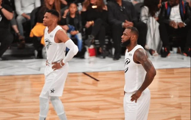 Sie entdeckten die Hintersätze der Begegnung mit LeBron und AD.