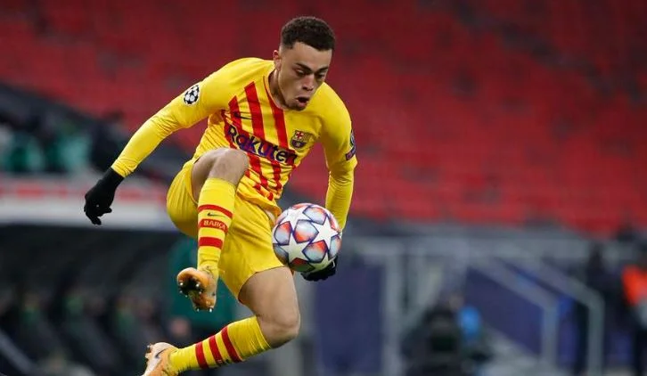 Dest refuse Bayernin et Arsenal, préfère se battre pour sa position à Barca