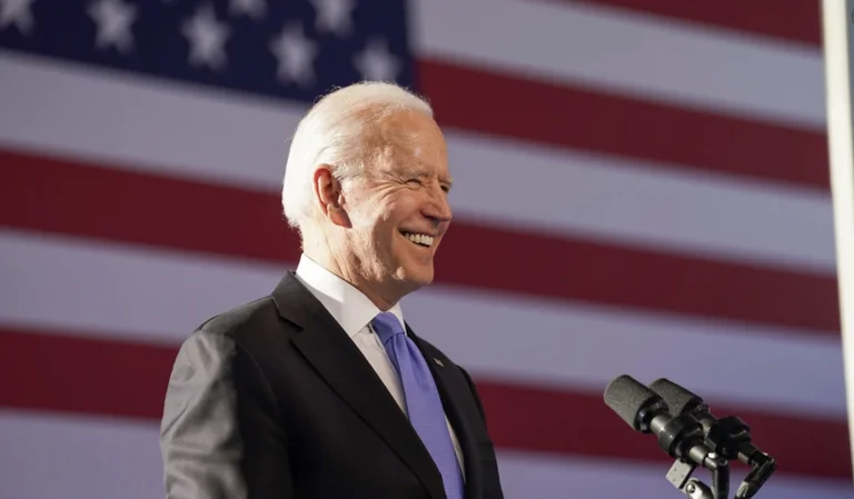 Biden accepte la Médaille présidentielle du Kosovo pour le dernier garçon