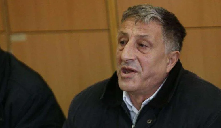 Nighman Yasharain calma el mar: Dice que protegerá a los maestros que no están siendo vacunados