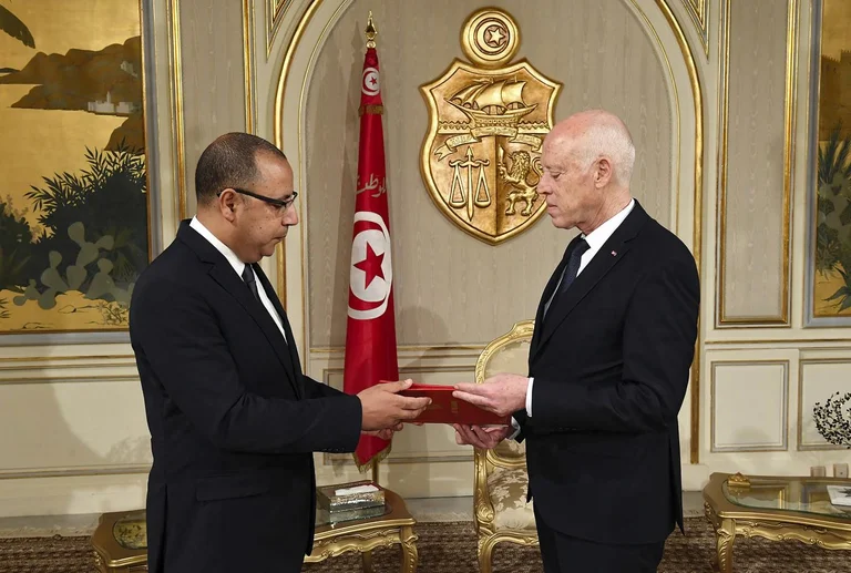 Le premier ministre a été battu par le président pour démissionner.