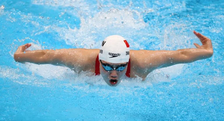 China muestra dientes contra EE.UU., gana 4,200 m de competición de estilo libre
