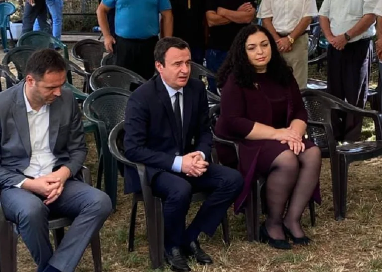 Osman, Konjufca et Kurti vont à Gjakova pour leurs condoléances
