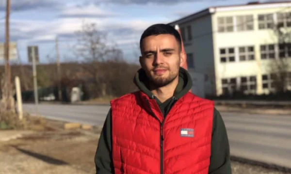 Yo también tengo que dejar Kosovo, la escritura conmovedora del joven para salir del país.
