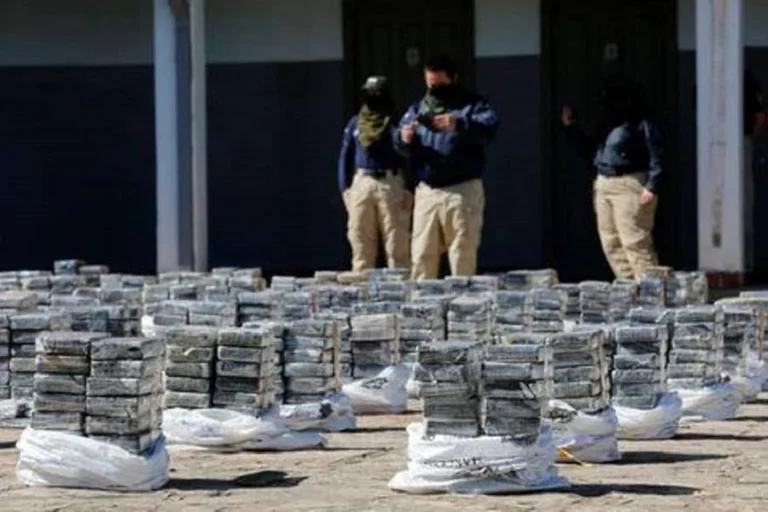 Se capturan 3,4 toneladas de cocaína escondidas en el almacenamiento de azúcar.