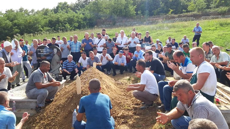 Sepolture Randobabrava di 55 anni che hanno perso la vita nell'incidente della Croazia